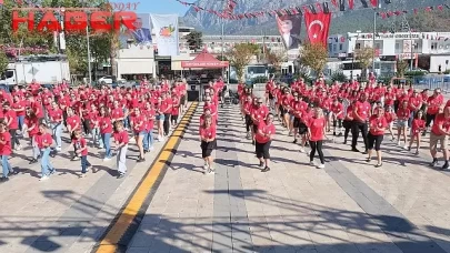 Kemer Belediye Başkanı Necati Topaloğlu 430 dansçı ile zeybek oynadı !